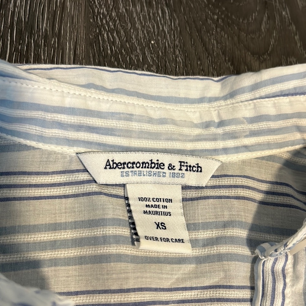 Abercrombie & Fitch XS blue striped cotton button down top - Picture 3 of 8